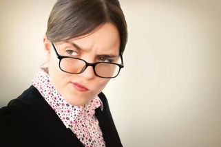 Odhalte psychologii cynismu. Proč cyničtí lidé vždy očekávají to nejhorší?